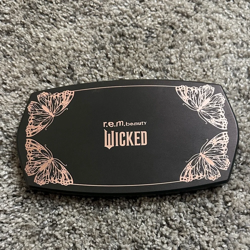 Wicked Eyeshadow Palette - Vibrant Shades - Picture 2 of 7